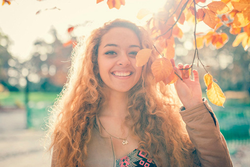 Séance Anna Parc Floral, photo de face avec feuilles